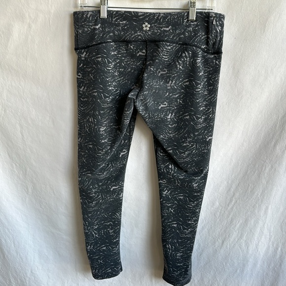 Tuff Athletics gray workout leggings, size L - Picture 5 of 11